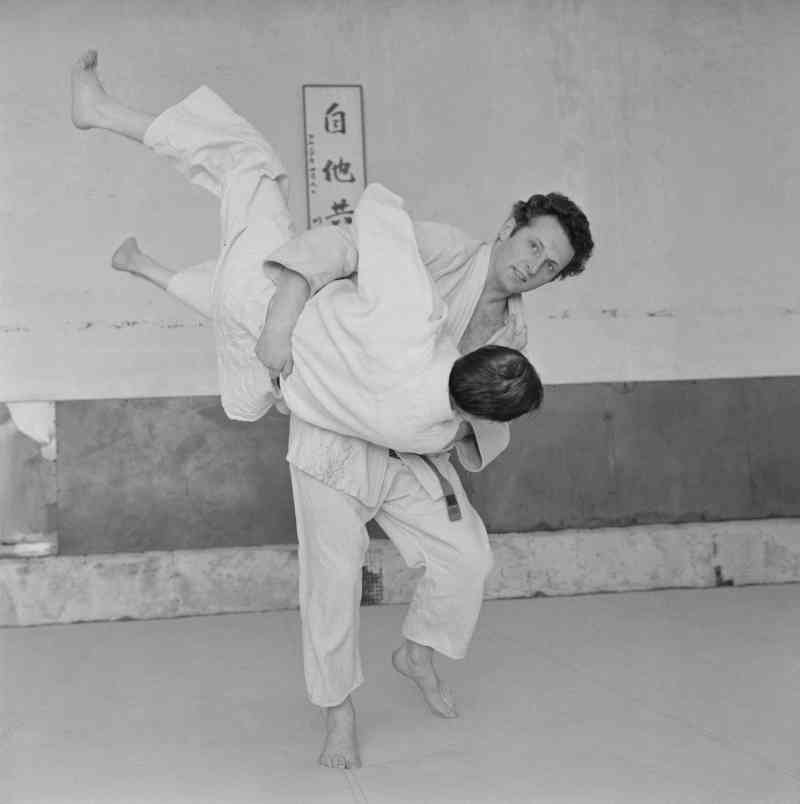 David Queensberry recibió clases de judo de Percy Sekine, manager del equipo británico de judo